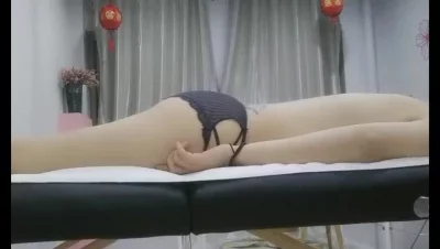 [原创]肤白貌美丰乳肥臀，单女打飞的体验SPA。指划后忍不住含大JB，收徒中