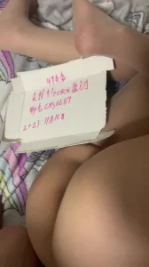 00后肉丝袜美脚后入射一肚子