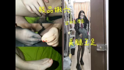 极品美腿嫩穴小母狗被操的不停喊baba